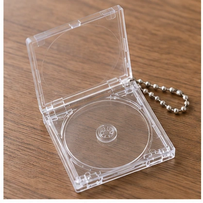 100均 CDキーホルダー 手に持ったときのサイズ感